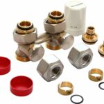 Giacomini h-blok met handmatige kop en 2 rechte 18aa-16mm aansluitingen BE387Y026